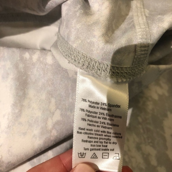 ALO Yoga Airbrush Python Leggings - Picture 5 of 7